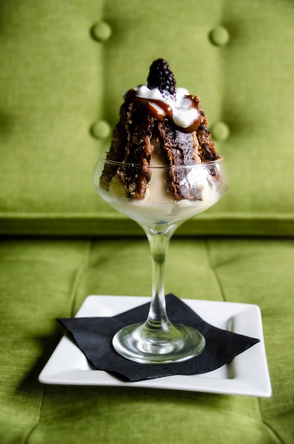 Legacy 925 | restaurant | 925 N Lapeer Rd, Oxford, MI 48371, USA | 2482928458 OR +1 248-292-8458