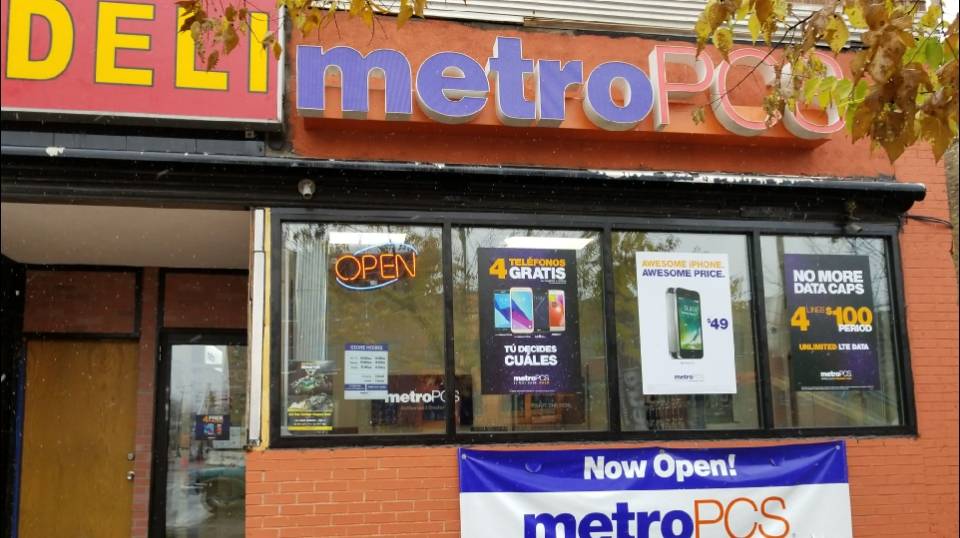 Lowry Grocery & Deli | restaurant | 628 Lowry Ave N, Minneapolis, MN 55411, USA | 6125296000 OR +1 612-529-6000