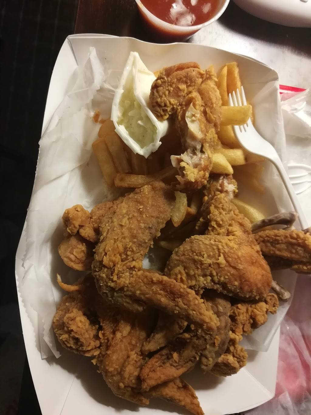 Harolds Chicken Shack | restaurant | 2132 Michigan Avenue, Chicago, IL 60616, USA | 3123265575 OR +1 312-326-5575