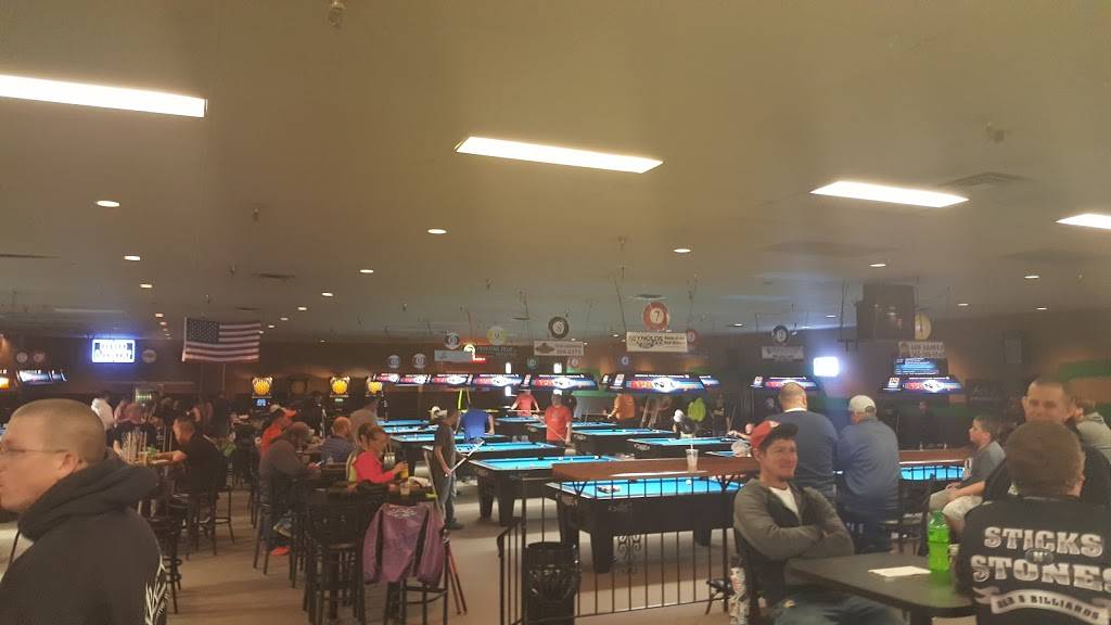 Sharkys Billiards | restaurant | 2902 E Kimberly Rd suite 2, Davenport, IA 52807, USA | 5633597225 OR +1 563-359-7225