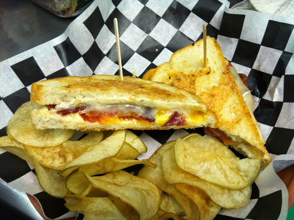 American Artisans Eatery & Gallery | meal takeaway | 615 Mena St, Mena, AR 71953, USA | 4793941112 OR +1 479-394-1112