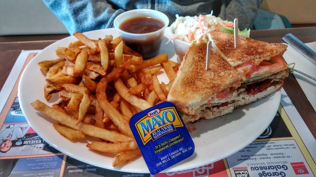 Patio Vidal | restaurant | 470 Boulevard Gréber, Gatineau, QC J8T 6C7, Canada | 8192432003 OR +1 819-243-2003