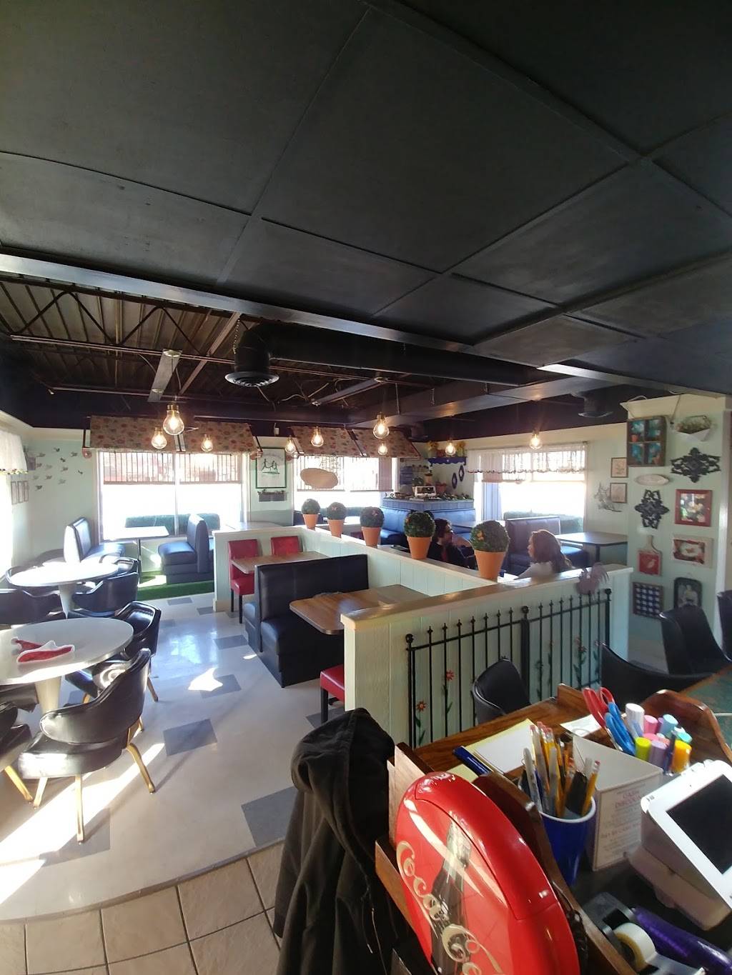 The Tipsy Biscuit | restaurant | 231 N Main St, Elkhart, IN 46516, USA | 5743276851 OR +1 574-327-6851