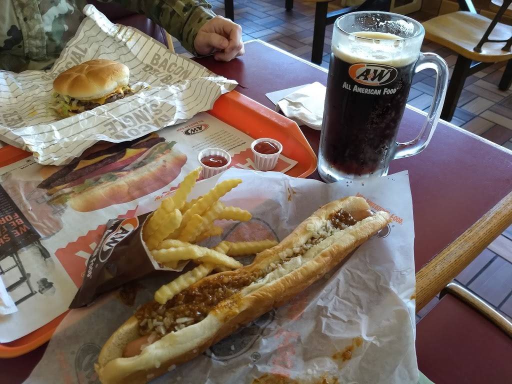 A&W Restaurant | restaurant | 769 E Main St, Ravenna, OH 44266, USA | 3302965028 OR +1 330-296-5028