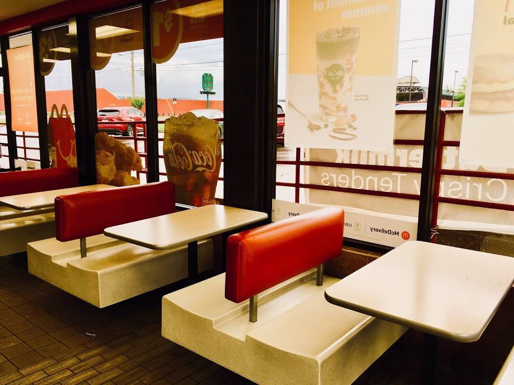 McDonalds | cafe | 1117 E 3rd St, Chattanooga, TN 37403, USA | 4232671188 OR +1 423-267-1188