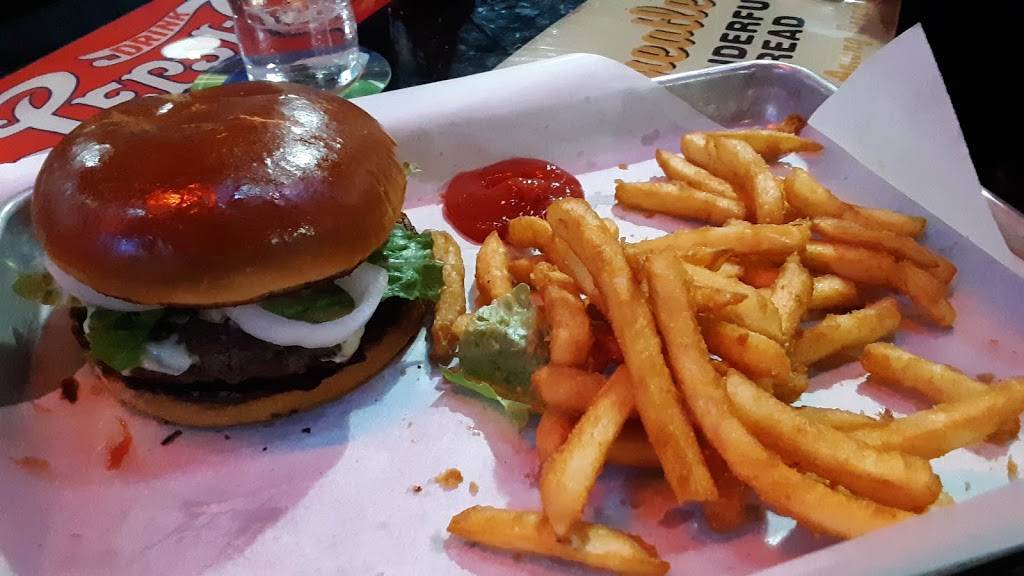 365 Bar & Grill | restaurant | 1367 Wabash Ave, Terre Haute, IN 47807, USA | 8129172362 OR +1 812-917-2362