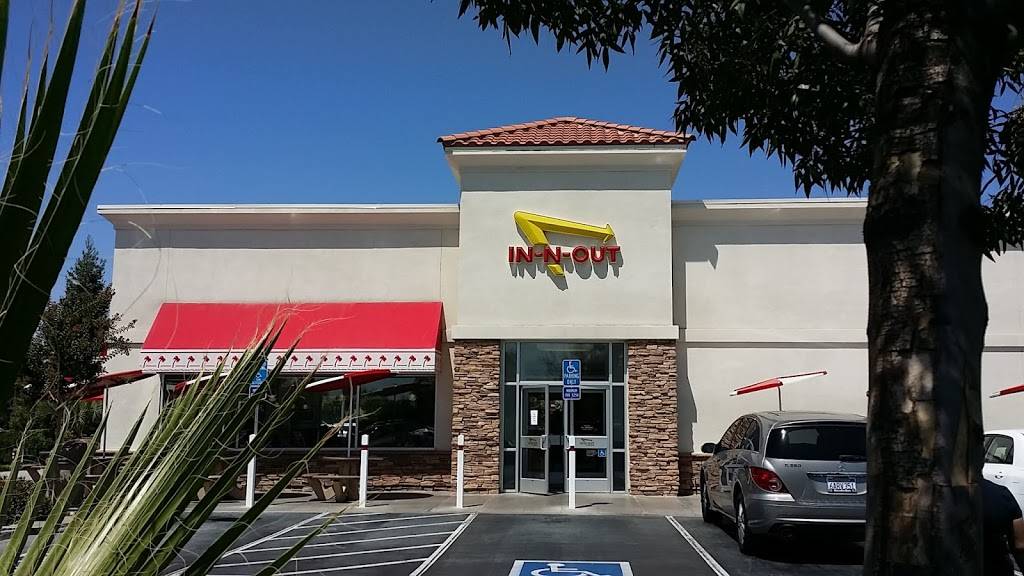 In-N-Out Burger | restaurant | 382 N Clovis Ave, Clovis, CA 93612, USA | 8007861000 OR +1 800-786-1000