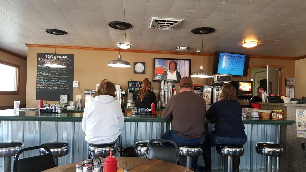 Hometown Grill | restaurant | W7711 WI-54 Trunk, Shiocton, WI 54170, USA | 9209869100 OR +1 920-986-9100