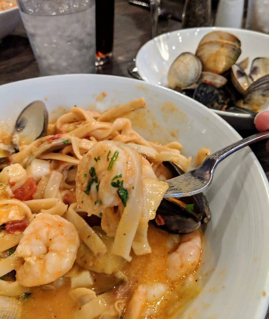 High Tide Seafood Bar and Grill | restaurant | 2540 S Val Vista Dr, Gilbert, AZ 85295, USA | 4808219950 OR +1 480-821-9950