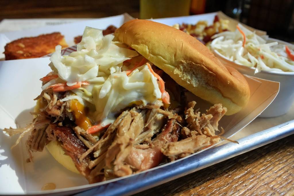 Mosleys Barbecue and Provisions | restaurant | 525 S Gilbert St, Iowa City, IA 52240, USA | 3193381419 OR +1 319-338-1419