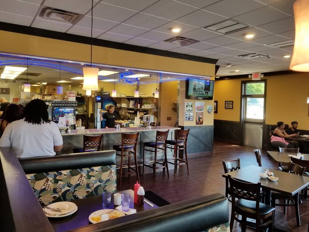 Detroits Finest Coney Island | restaurant | 13337 E Jefferson Ave, Detroit, MI 48215, USA | 3133313730 OR +1 313-331-3730