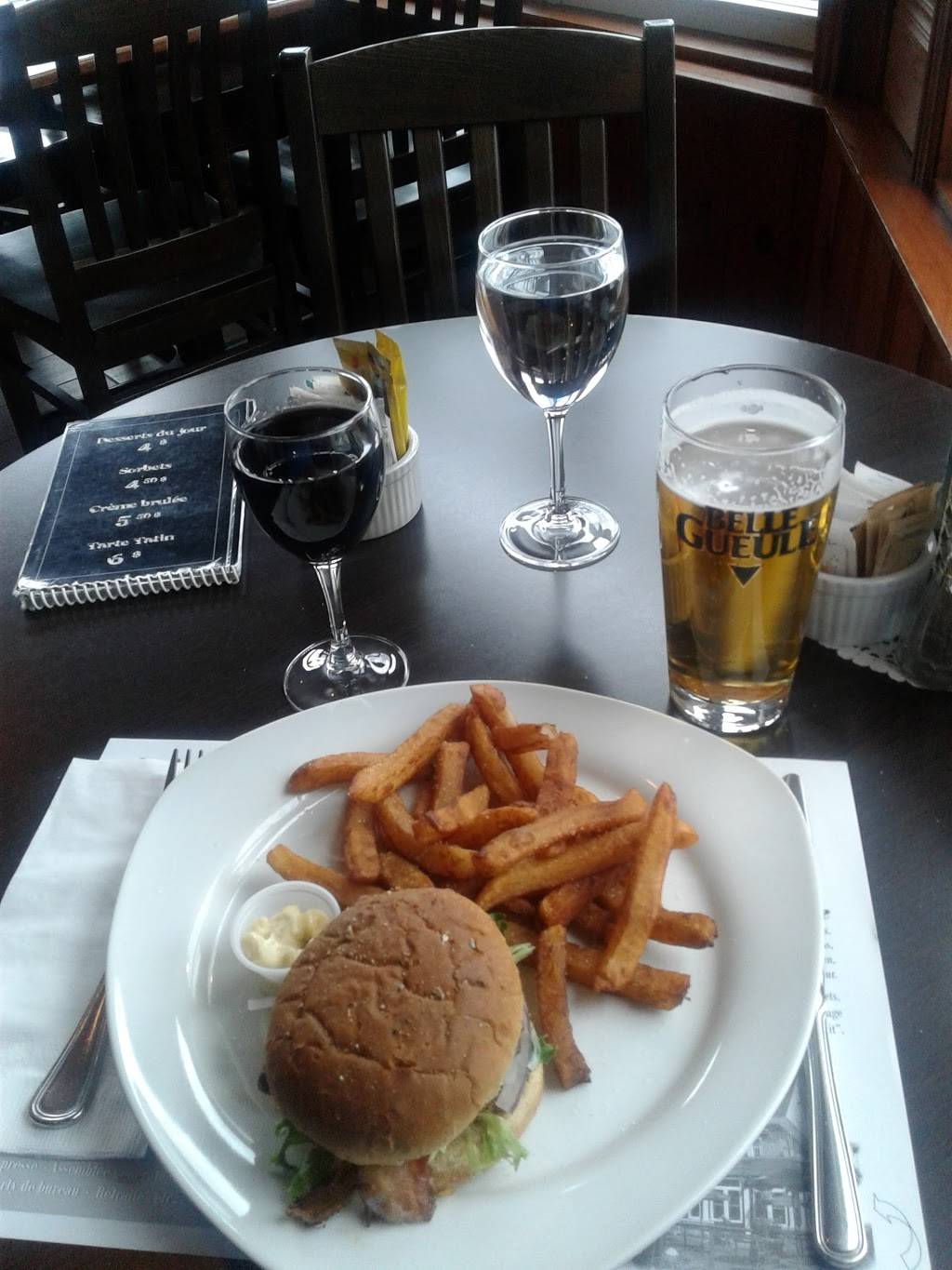 Café-resto Le Gavroche | restaurant | 304 Rue Notre Dame E, Victoriaville, QC G6P 5G7, Canada | 8196043077 OR +1 819-604-3077