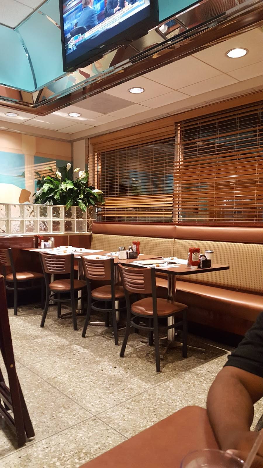 Towson Diner | restaurant | 718 York Rd, Towson, MD 21204, USA | 4103210407 OR +1 410-321-0407