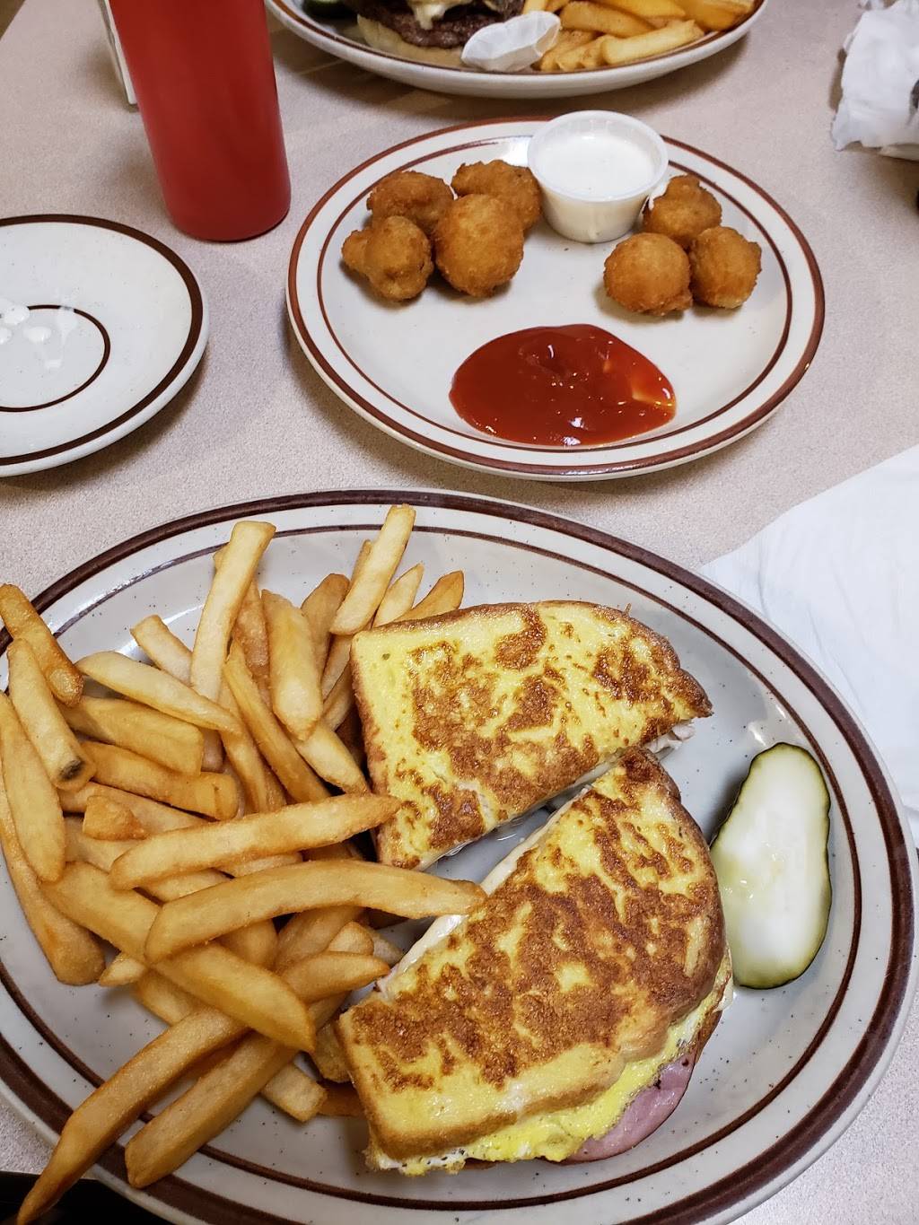 Sun Down Cafe Family | restaurant | 219 Allen St, Clinton, WI 53525, USA | 6086765681 OR +1 608-676-5681