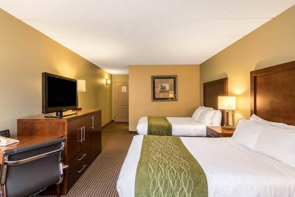 Comfort Inn | restaurant | 3000 Harbor Ln N, Plymouth, MN 55447, USA | 7635591222 OR +1 763-559-1222