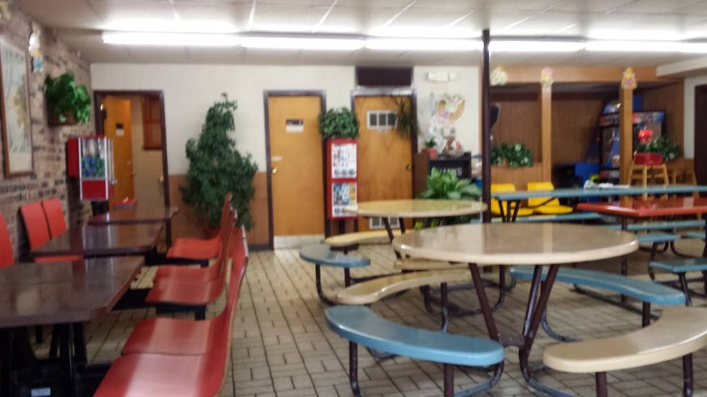 The Highland Queen Drive-In | restaurant | 1511 W 55th St, La Grange, IL 60525, USA | 7082461846 OR +1 708-246-1846