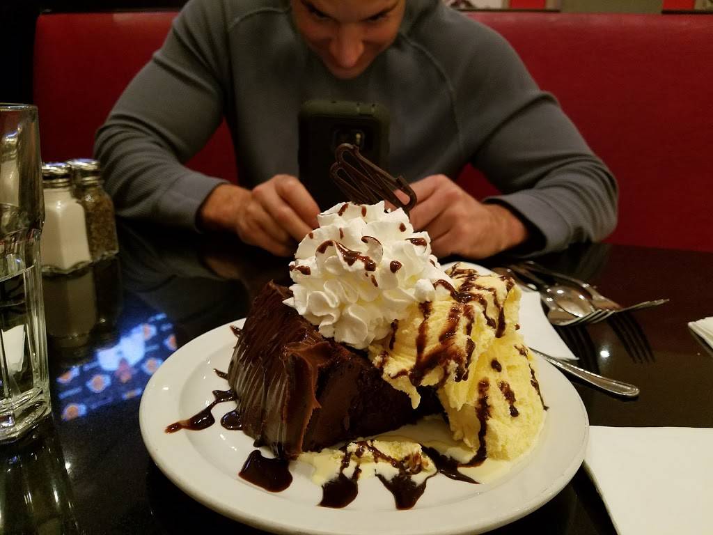 Jerrys Famous Deli | meal takeaway | 16650 Ventura Blvd, Encino, CA 91436, USA | 8189061800 OR +1 818-906-1800