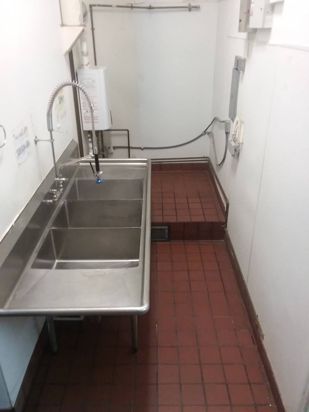 The Vegan Commissary Kitchen | restaurant | 1125 Benicia Rd, Vallejo, CA 94591, USA | 7077423459 OR +1 707-742-3459