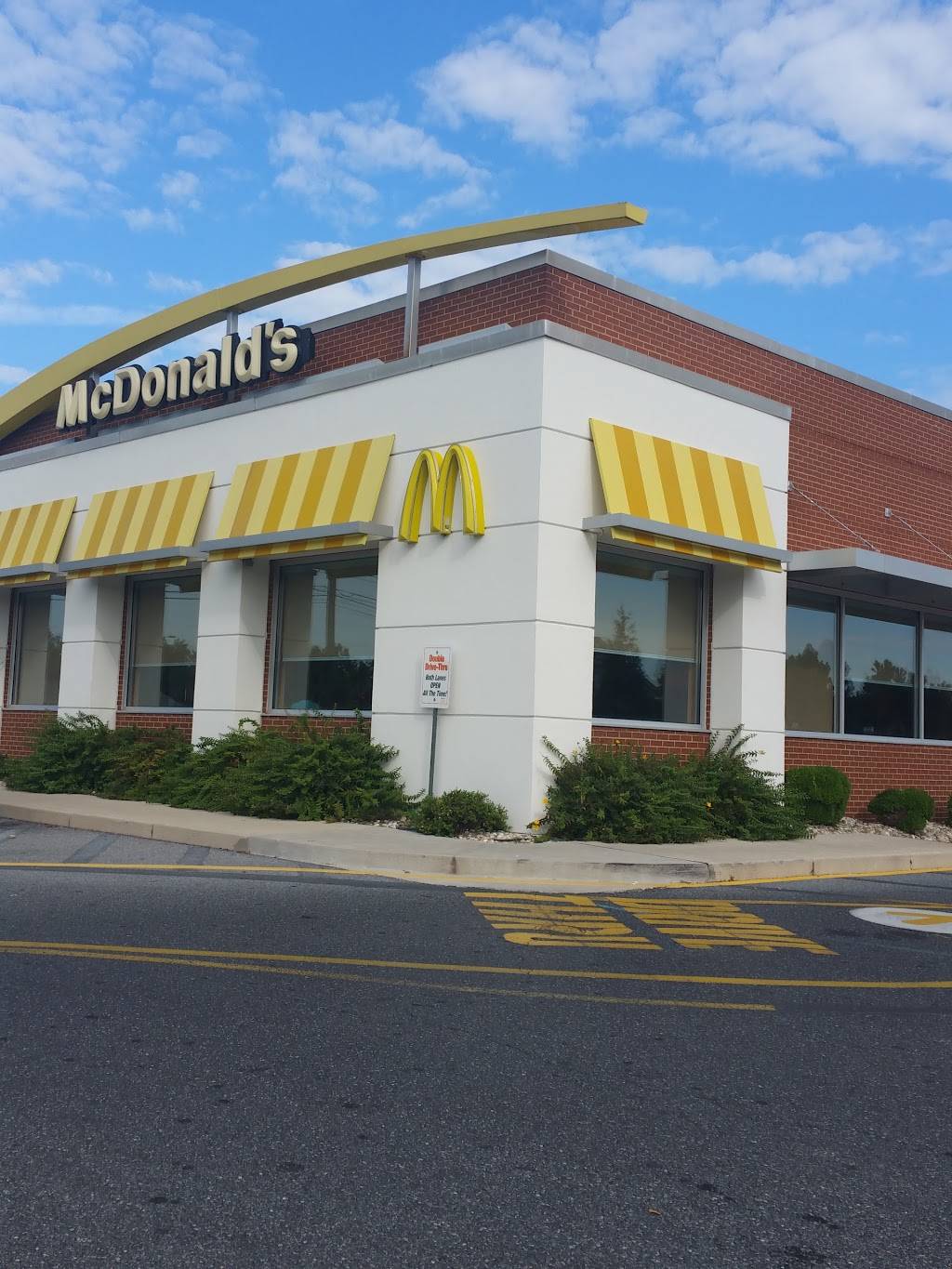 McDonalds | cafe | 20817 Dupont Blvd, Georgetown, DE 19947, USA | 3028566101 OR +1 302-856-6101
