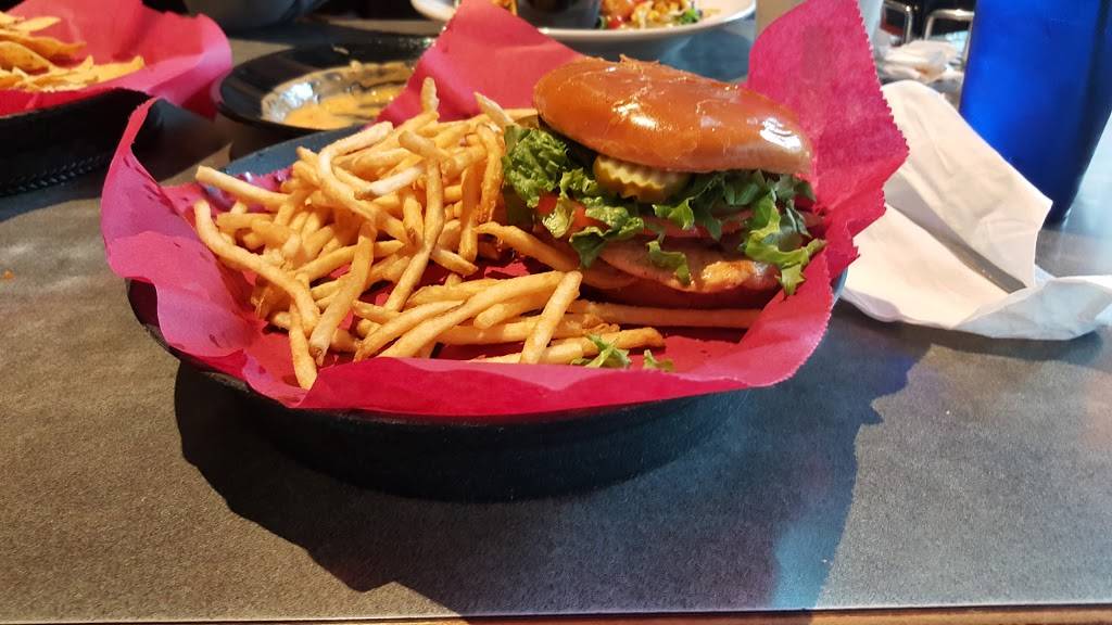 Guidos Bar & Grill | restaurant | 2 E Main St, Champaign, IL 61820, USA | 2173593148 OR +1 217-359-3148