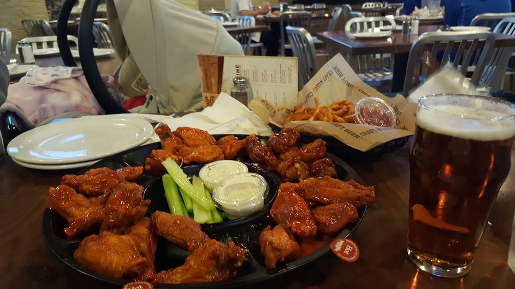 Buffalo Wing Factory | restaurant | 13067 Lee Jackson Memorial Hwy, Fairfax, VA 22033, USA | 7032630202 OR +1 703-263-0202