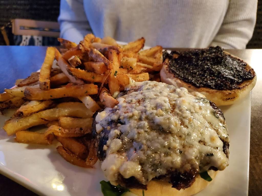 Farrells Lounge Bar & Grill | restaurant | 311 W Dickson St #101, Fayetteville, AR 72701, USA | 4793012220 OR +1 479-301-2220