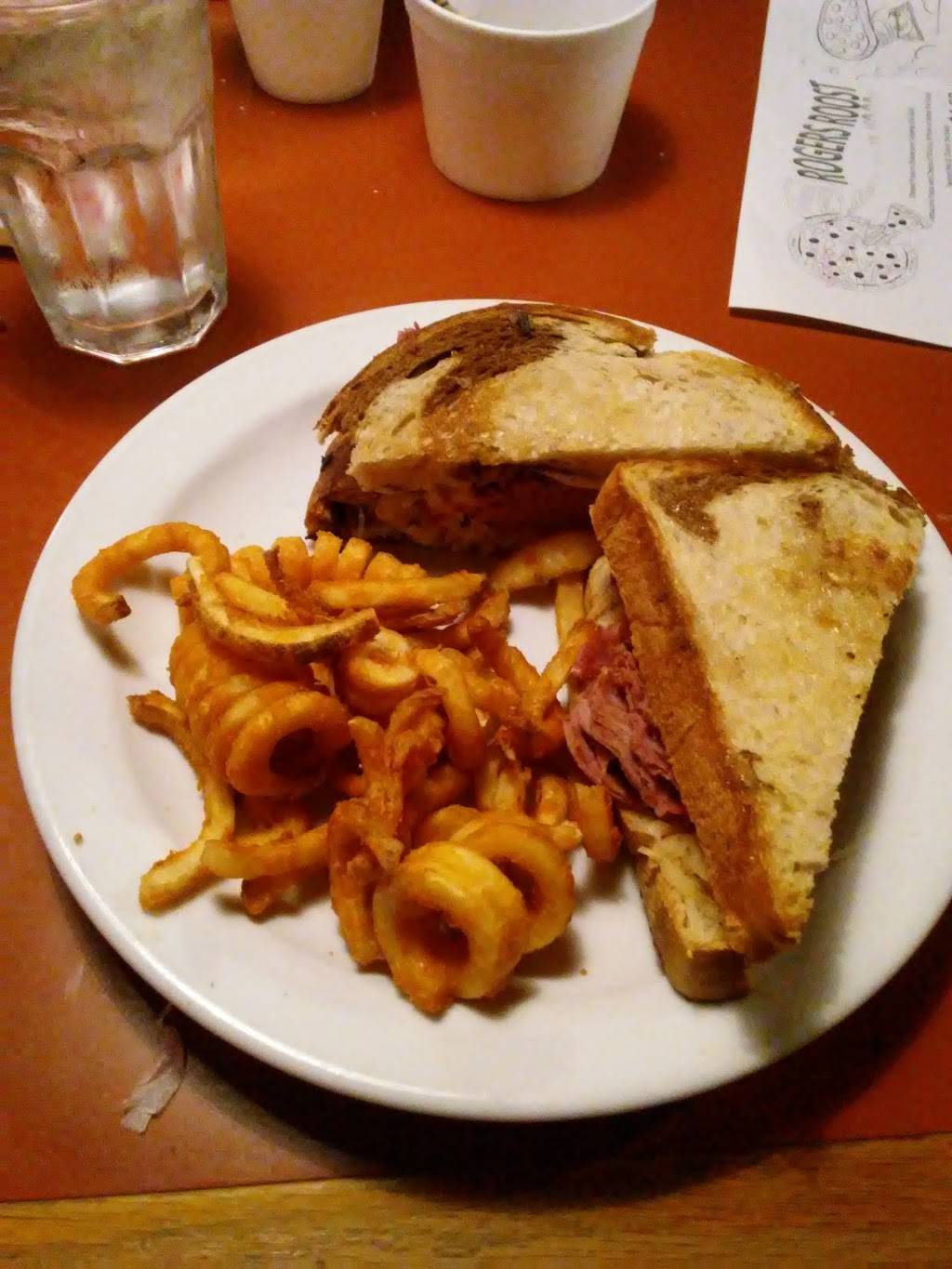 Rogers Roost | restaurant | 33626 Schoenherr Rd, Sterling Heights, MI 48312, USA | 5869797550 OR +1 586-979-7550