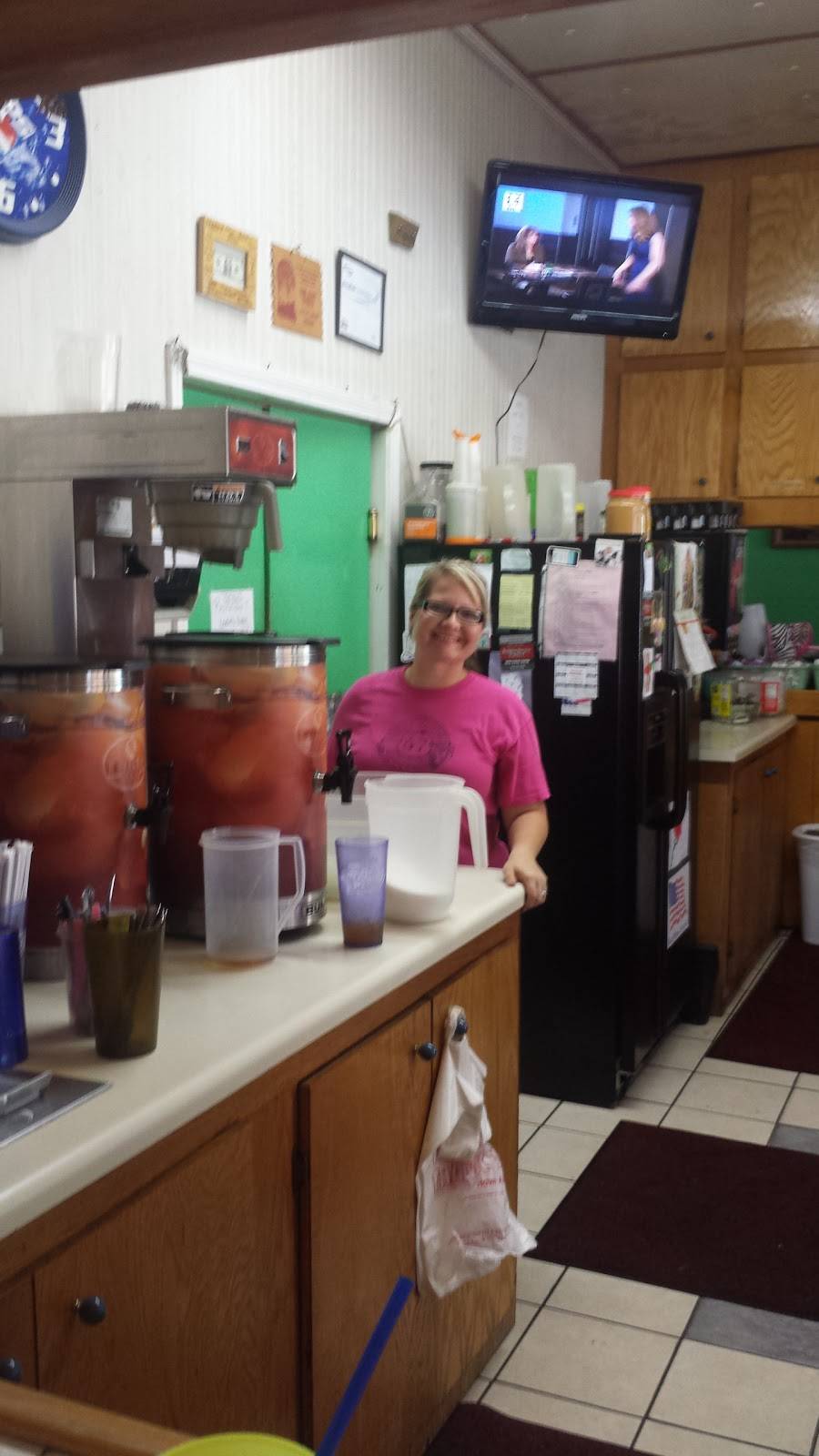 Monis Grill | restaurant | 115 W Elm St, Walnut Ridge, AR 72476, USA | 8708867521 OR +1 870-886-7521