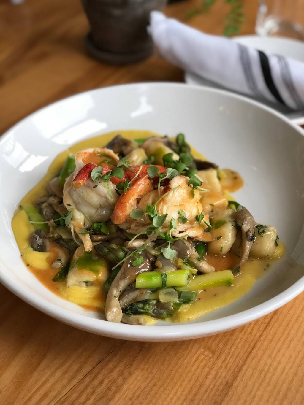 Harborside Tavern | restaurant | 12 Bridge St, Boothbay Harbor, ME 04538, USA | 2076334074 OR +1 207-633-4074