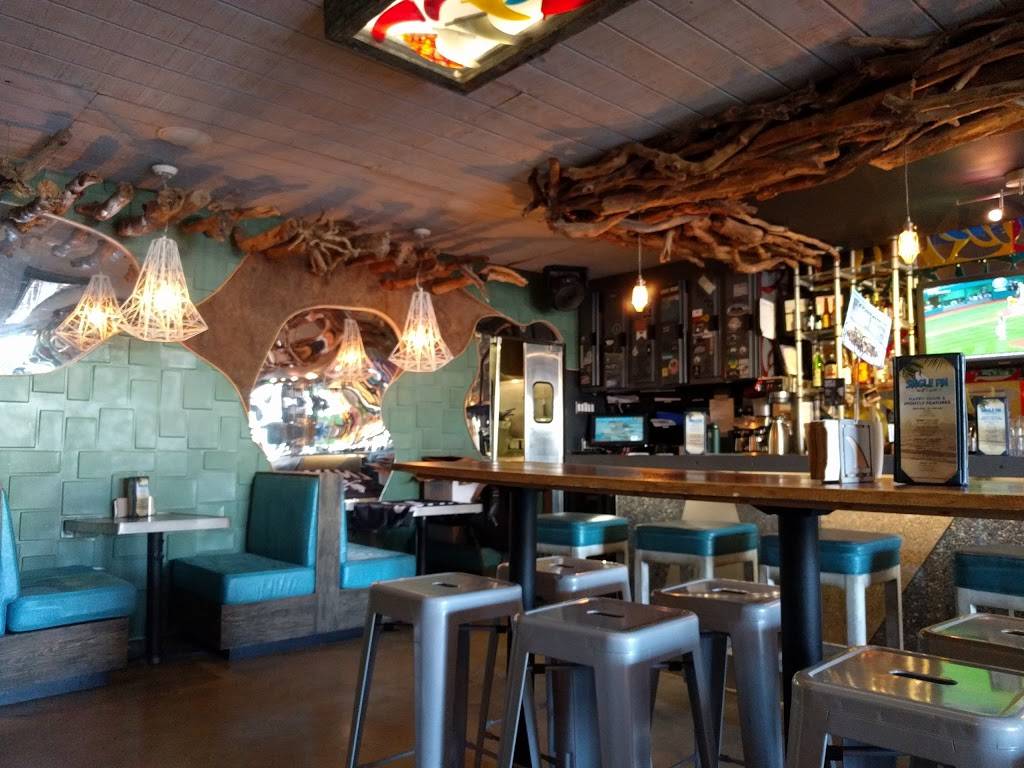 Single Fin Surf Grill | restaurant | 3844 Mission Blvd, San Diego, CA 92109, USA | 8583526611 OR +1 858-352-6611