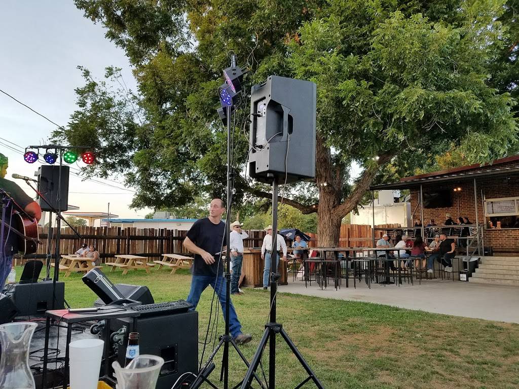 The Office | restaurant | 205 E Hunt St, Pleasanton, TX 78064, USA | 8304805140 OR +1 830-480-5140