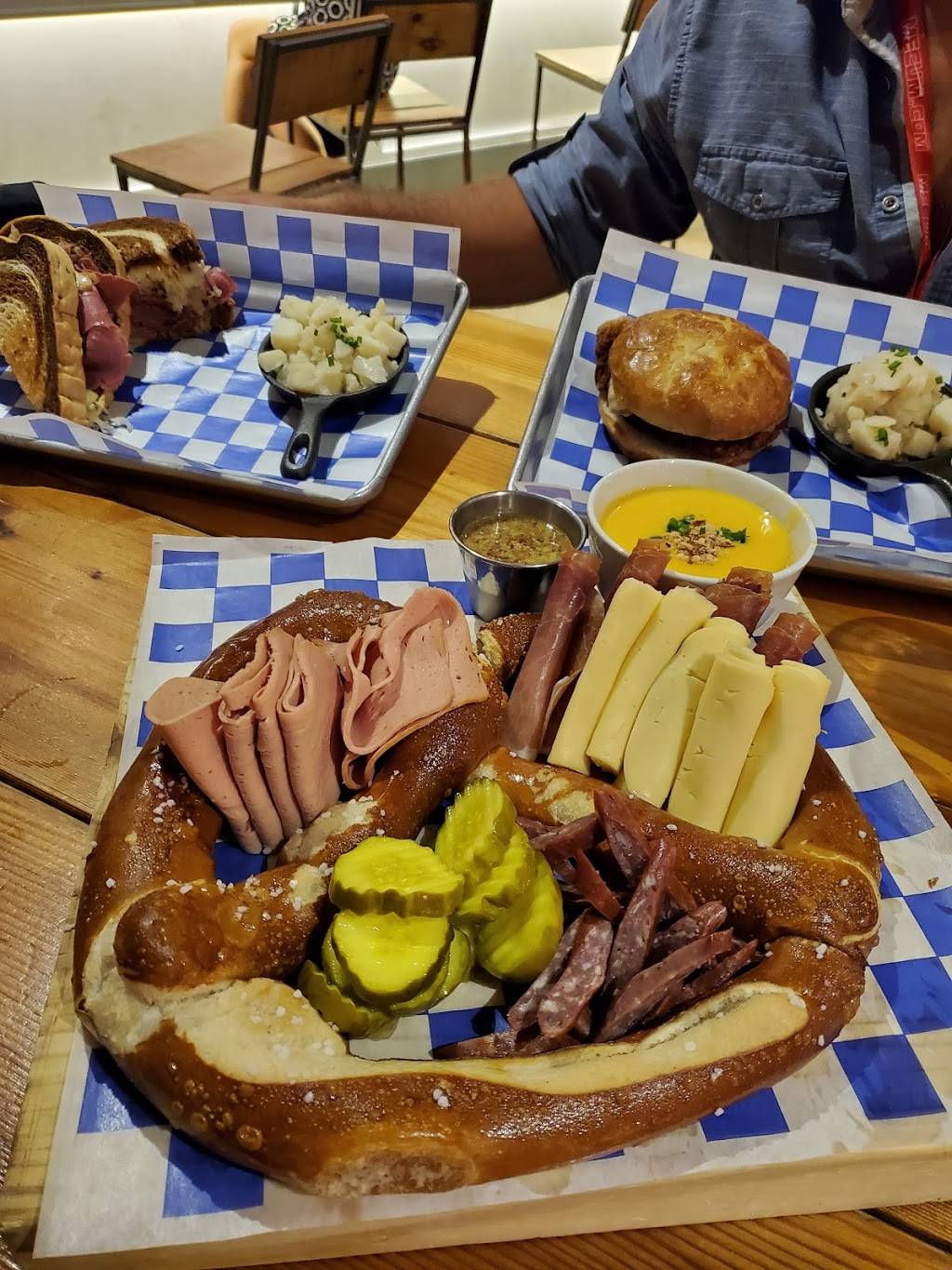 Biergarten | restaurant | 665 S Lamar St #1, Dallas, TX 75202, USA | 2147490101 OR +1 214-749-0101