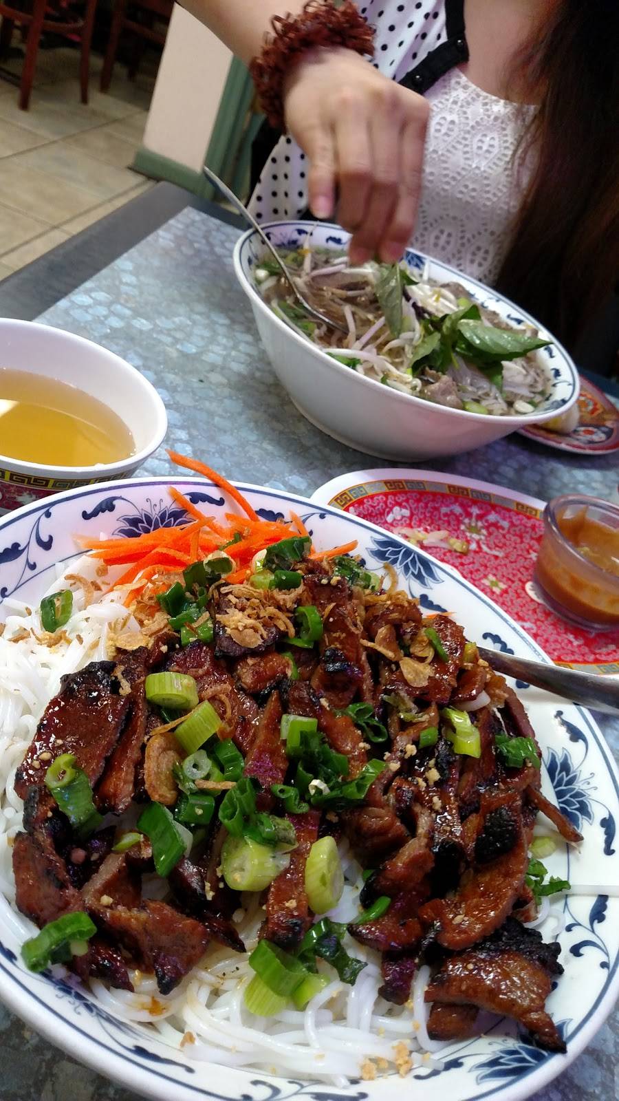 Pho Vinh Loi | restaurant | 5811 Leesburg Pike, Falls Church, VA 22041, USA | 7033790988 OR +1 703-379-0988