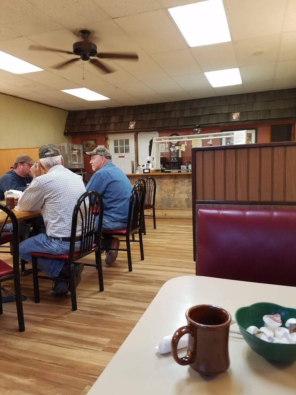 Jerry Lees | restaurant | 124 S Main St, Woodsfield, OH 43793, USA | 7404722340 OR +1 740-472-2340