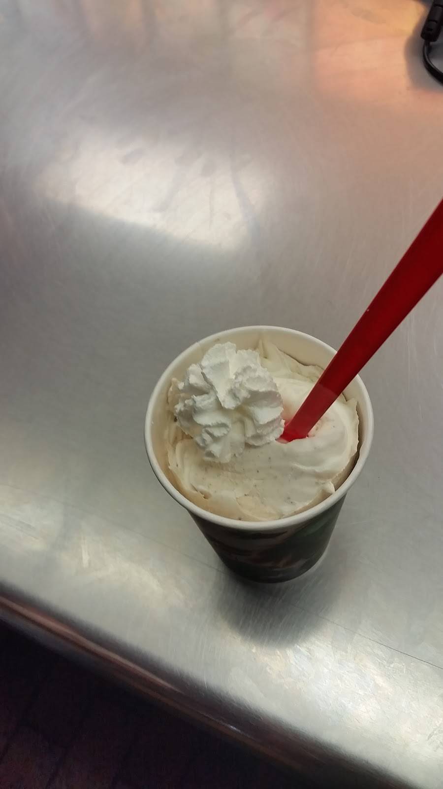 Dairy Queen Store | restaurant | 822 US-24, Gilman, IL 60938, USA | 8152654115 OR +1 815-265-4115