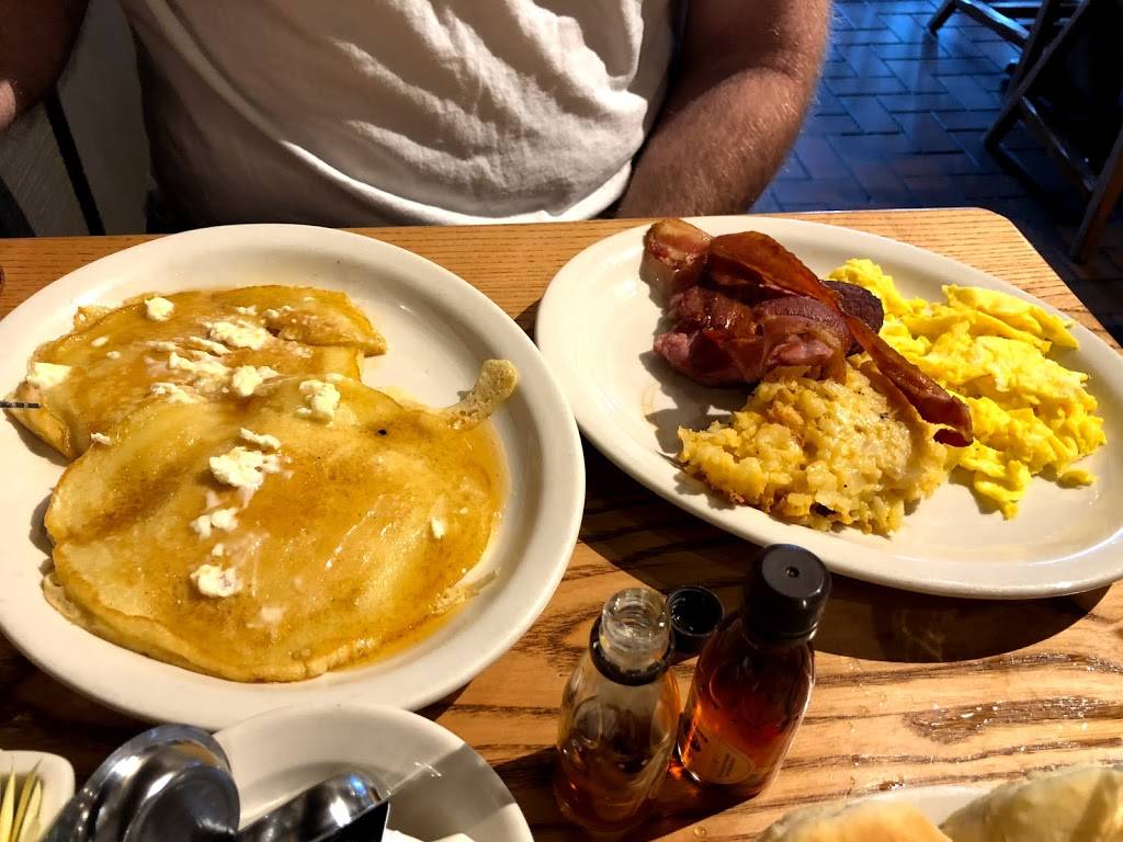 Cracker Barrel Old Country Store | restaurant | 225 Lakewood Dr, Batesville, MS 38606, USA | 6625636363 OR +1 662-563-6363