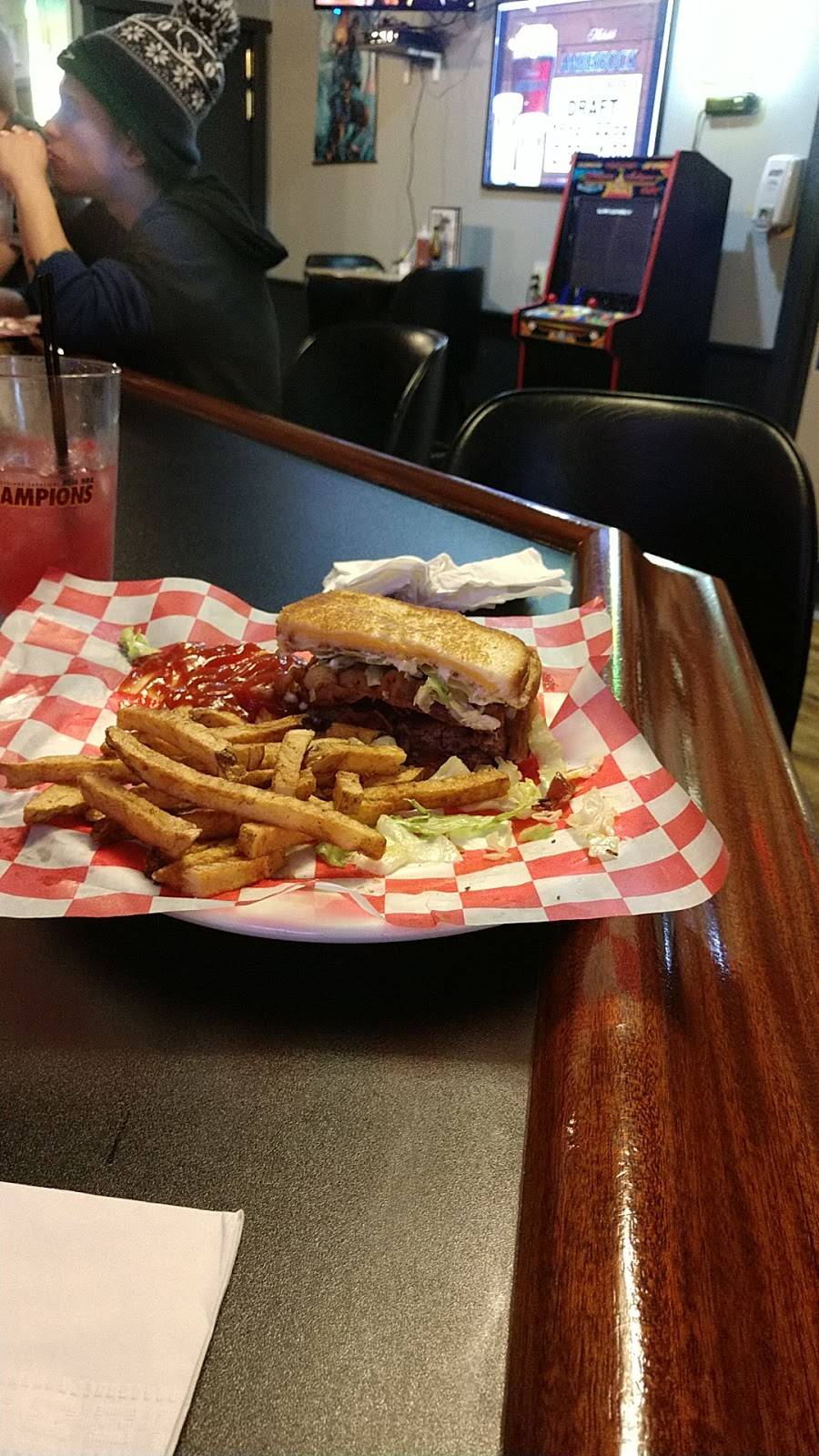 Hi Scores Bar Arcade & Grill | restaurant | 224 N Main St, Fostoria, OH 44830, USA | 4197017140 OR +1 419-701-7140