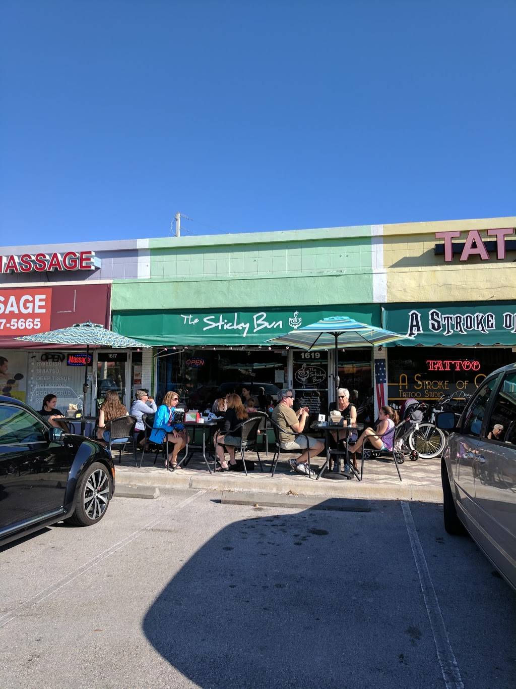 The Sticky Bun | restaurant | 1619 SE 3rd Ct, Deerfield Beach, FL 33441, USA | 7542125569 OR +1 754-212-5569