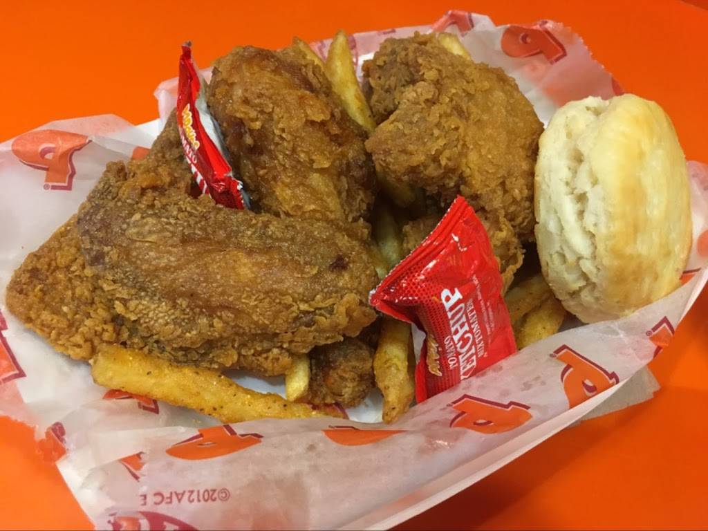Popeyes Louisiana Kitchen | restaurant | 9 Vanier Ln, North York, ON M3J 2S5, Canada | 4167365883 OR +1 416-736-5883