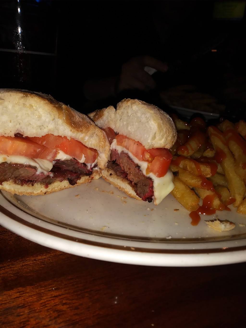 Caseys | restaurant | 173 Broadway, Somerville, MA 02145, USA | 6176255195 OR +1 617-625-5195