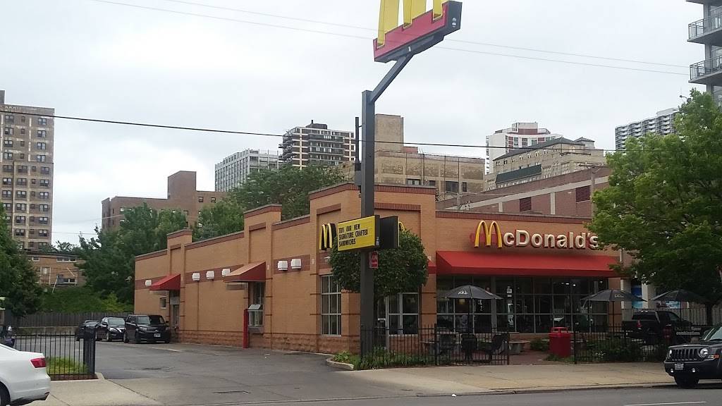 McDonalds | cafe | 6231 N Broadway, Chicago, IL 60660, USA | 7737431316 OR +1 773-743-1316