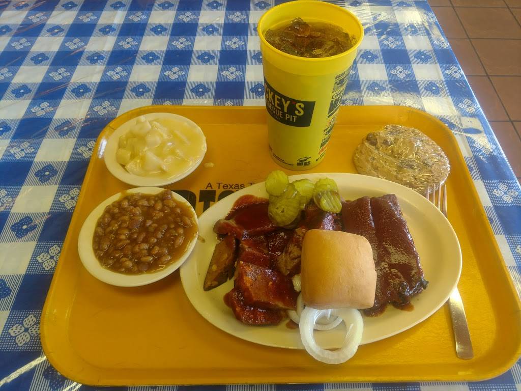 Dickeys Barbecue Pit | restaurant | 3254 Irving Blvd, Dallas, TX 75247, USA | 2146385123 OR +1 214-638-5123