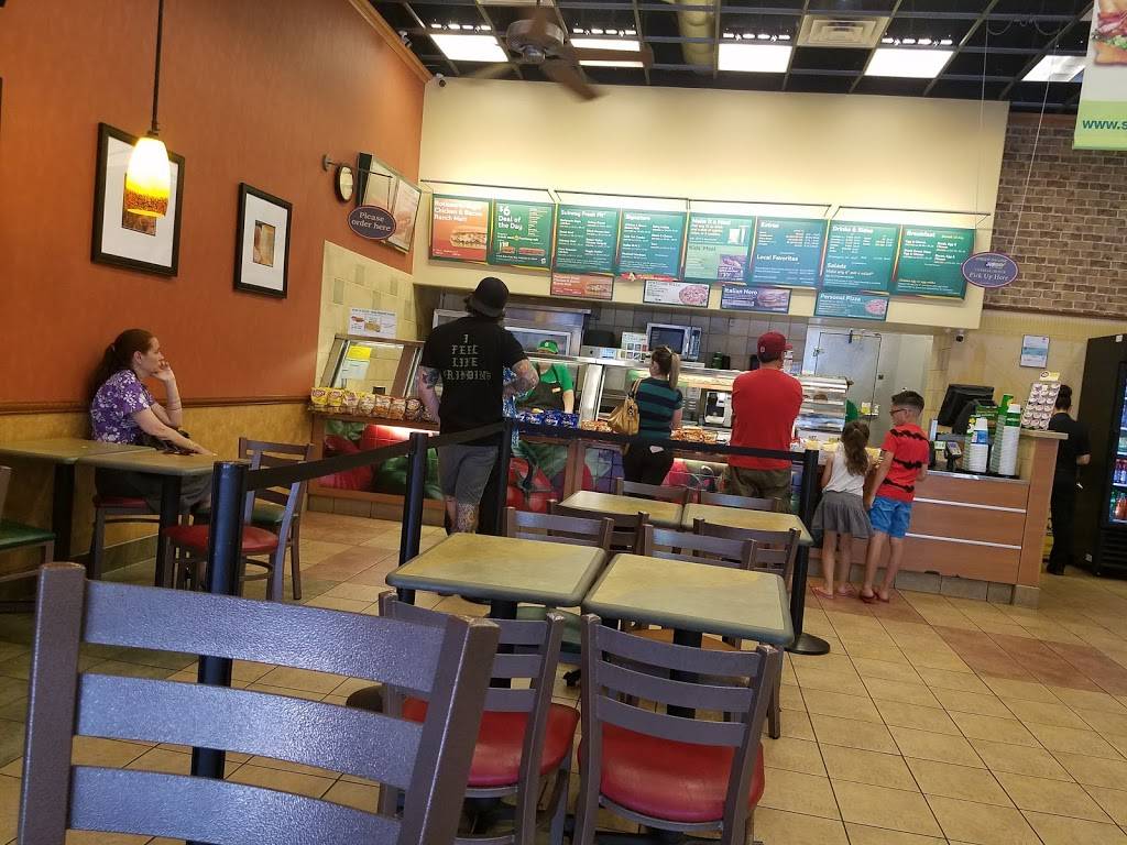 Subway | restaurant | 110 W Main St, Visalia, CA 93291, USA | 5596255000 OR +1 559-625-5000