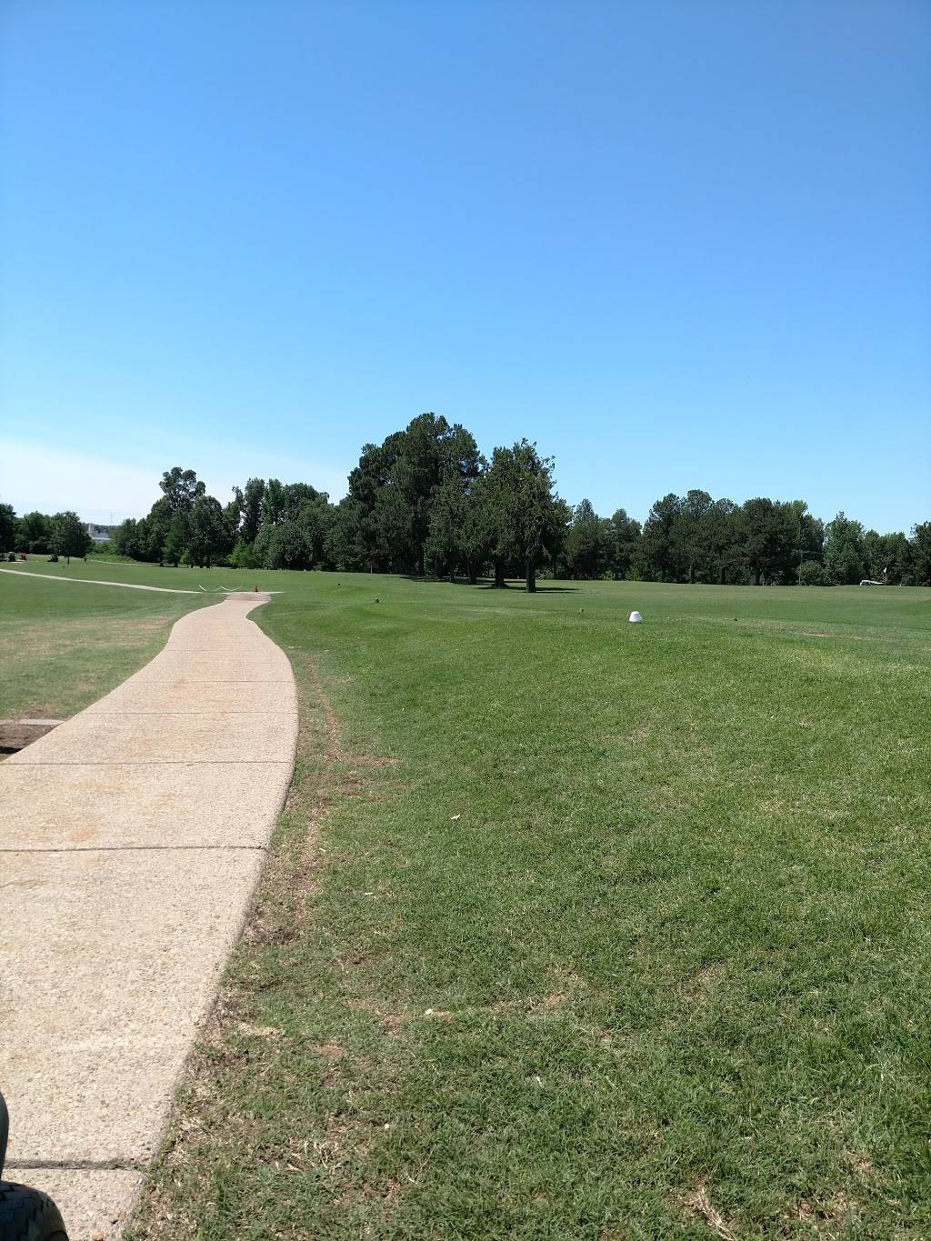 Fox Hills Country Club | restaurant | 2005 Country Club Rd, Paragould, AR 72450, USA | 8702367847 OR +1 870-236-7847