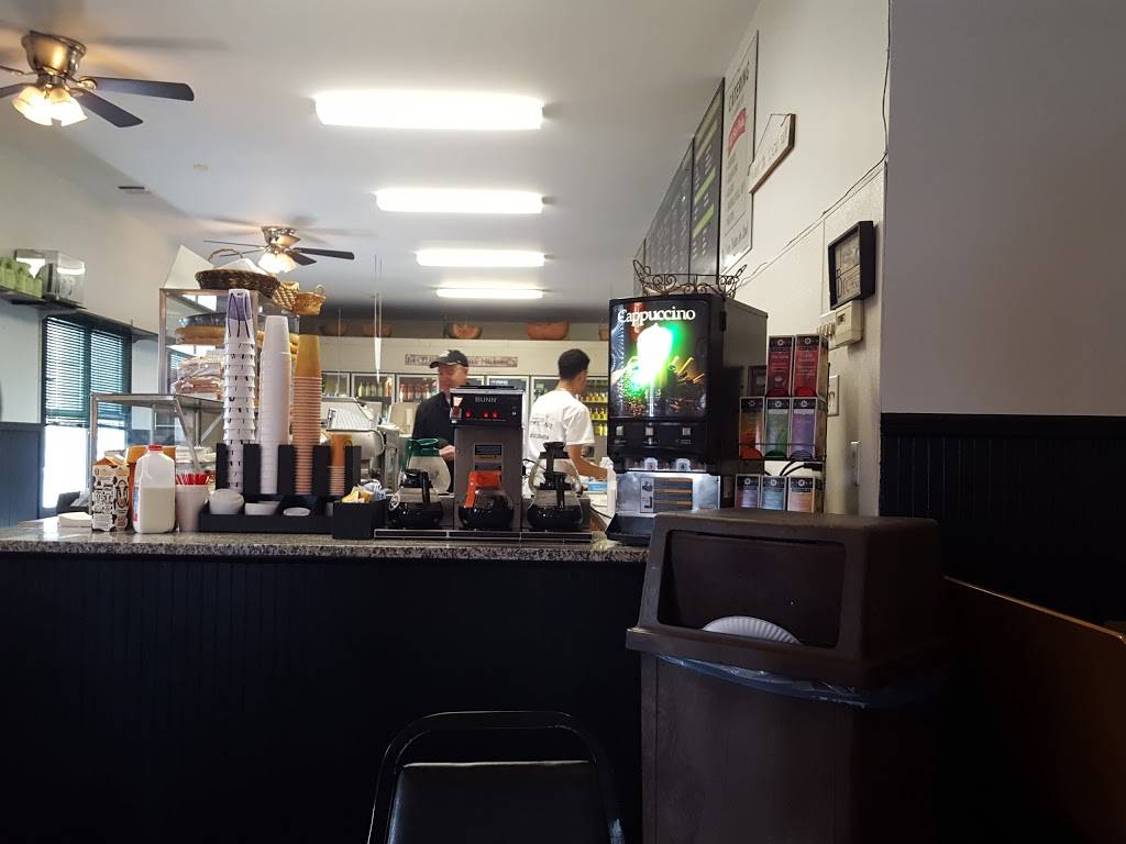 Sterlington Deli | meal takeaway | 3 Sterlington Commons, Greenport, NY 11944, USA | 6314778547 OR +1 631-477-8547