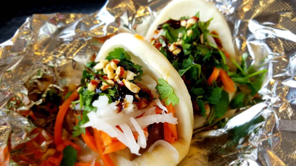 Urban Kitchen Haymarket | restaurant | 6402 Trading Square, Haymarket, VA 20169, USA | 7037540200 OR +1 703-754-0200