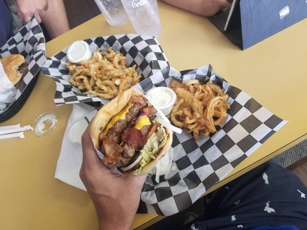 Burgers & Billiards | restaurant | 1222 TX-16, Graham, TX 76450, USA | 9405210113 OR +1 940-521-0113