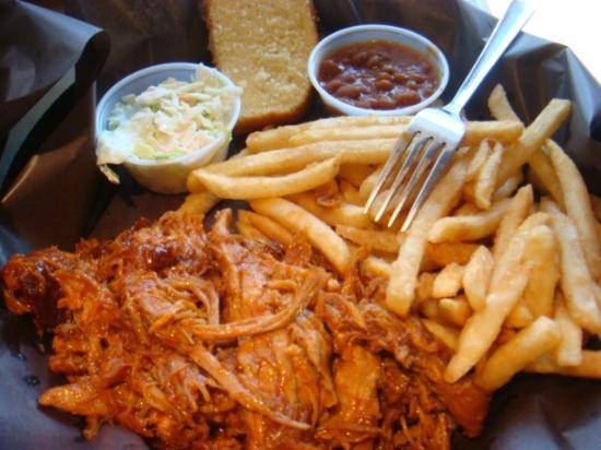 Big Bone BBQ | restaurant | 207 Eagle St, Newmarket, ON L3Y 1J6, Canada | 9058539888 OR +1 905-853-9888