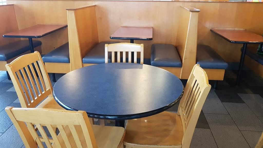 Harveys | restaurant | 1289 London Rd, Sarnia, ON N7S 1P5, Canada | 5195428252 OR +1 519-542-8252