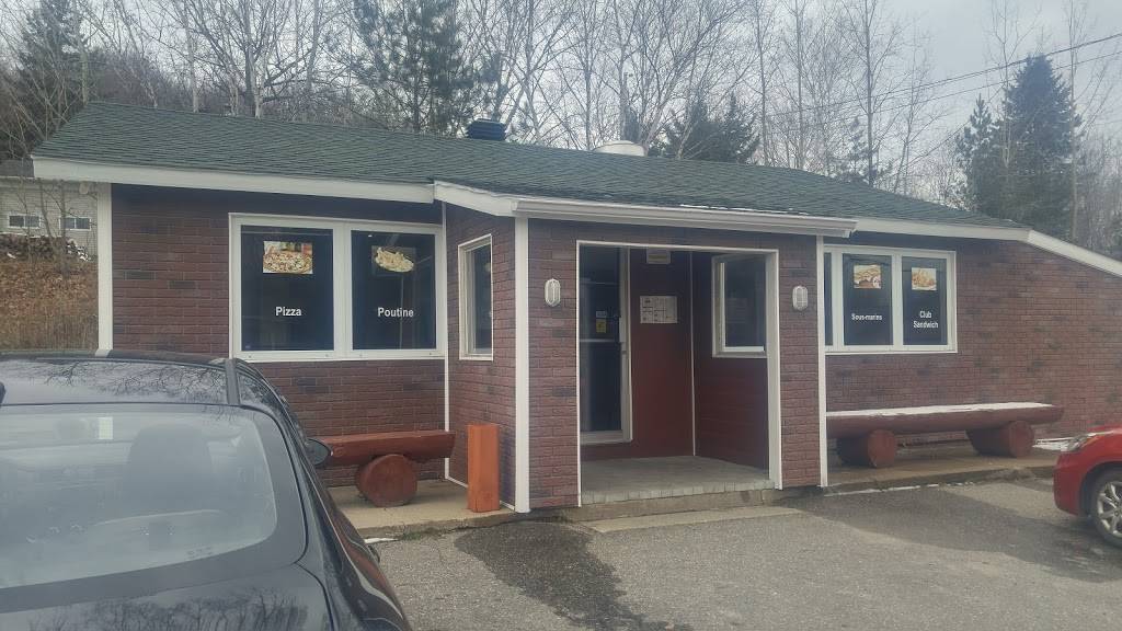 Restaurant Carrefour Du Roy | restaurant | 877 QC-309, Lac-des-Îles, QC J0W 1J0, Canada | 8195972406 OR +1 819-597-2406